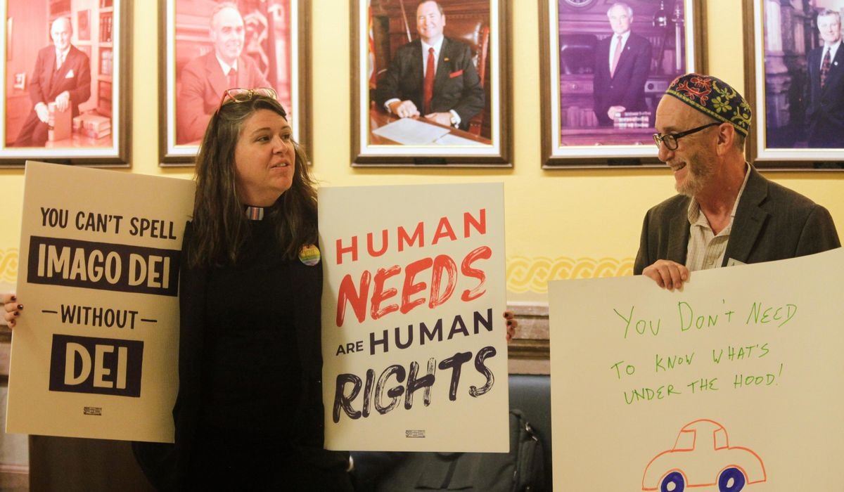 PAC urges transgender people to flee Kansas to avoid 'persecution' over voided gender markers