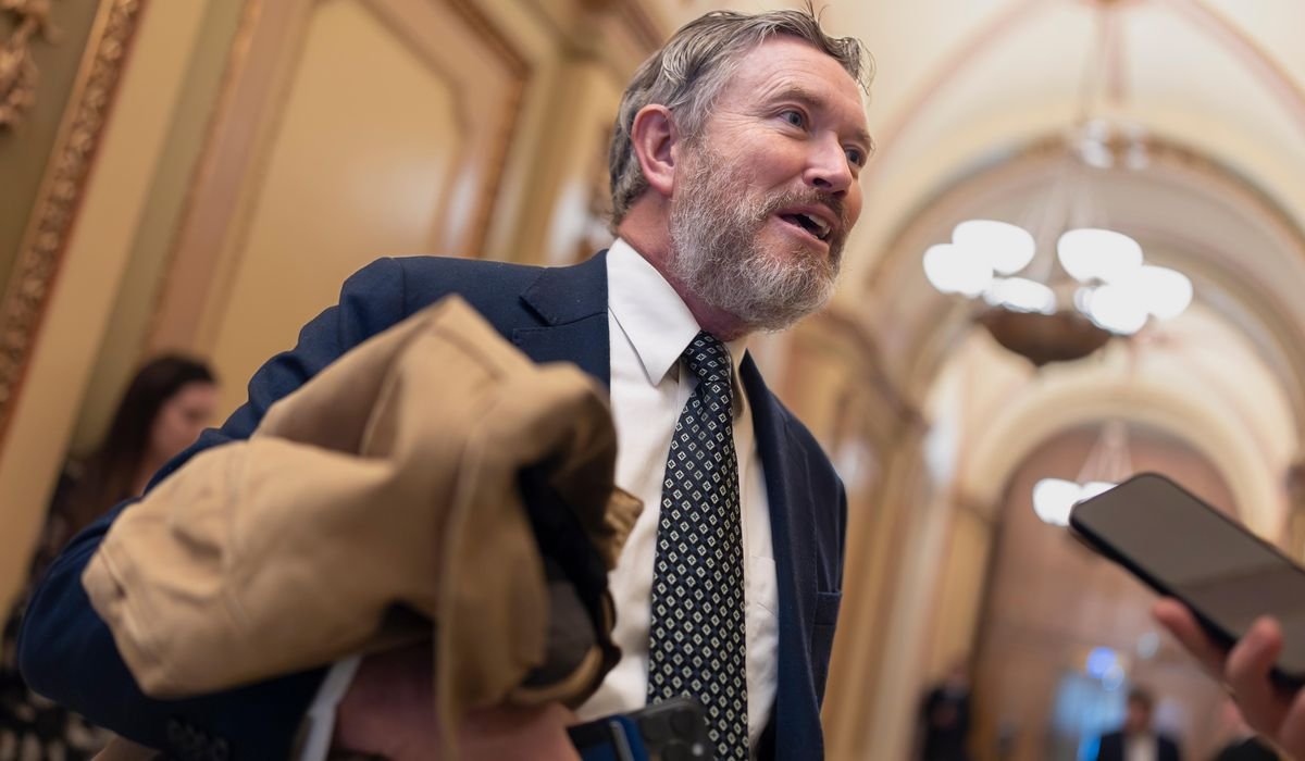 Republicans join Dems to restore House ability to overturn Trump tariffs