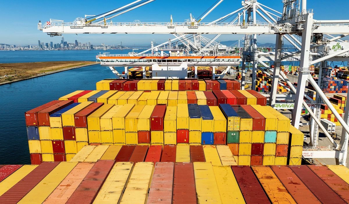 U.S. goods trade deficit hits record $1.24 trillion despite Trump's tariff push