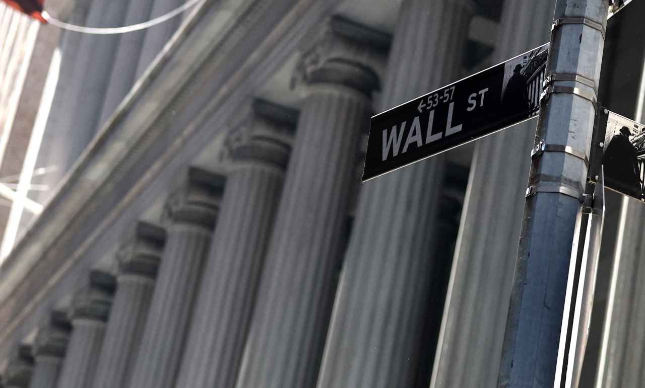 U.S. stock futures inch higher as investors digest ongoing tech selloff