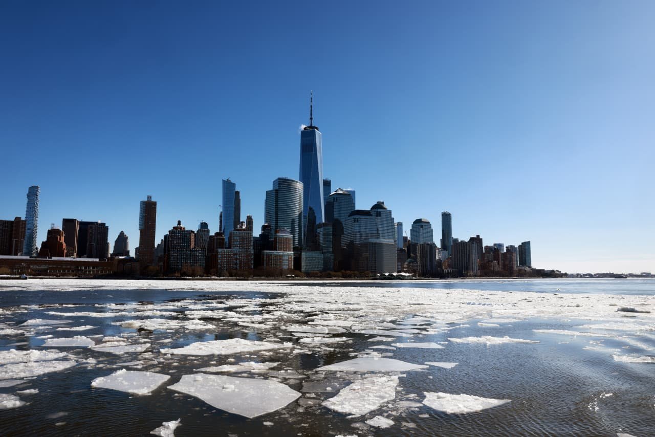 U.S. stock futures mixed after bitcoin’s weekend drop, as gold and silver’s sell-off may be bleeding into other markets