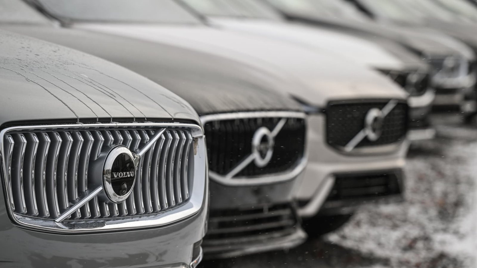 Volvo Cars on track for worst trading day ever as Q4 profit falls