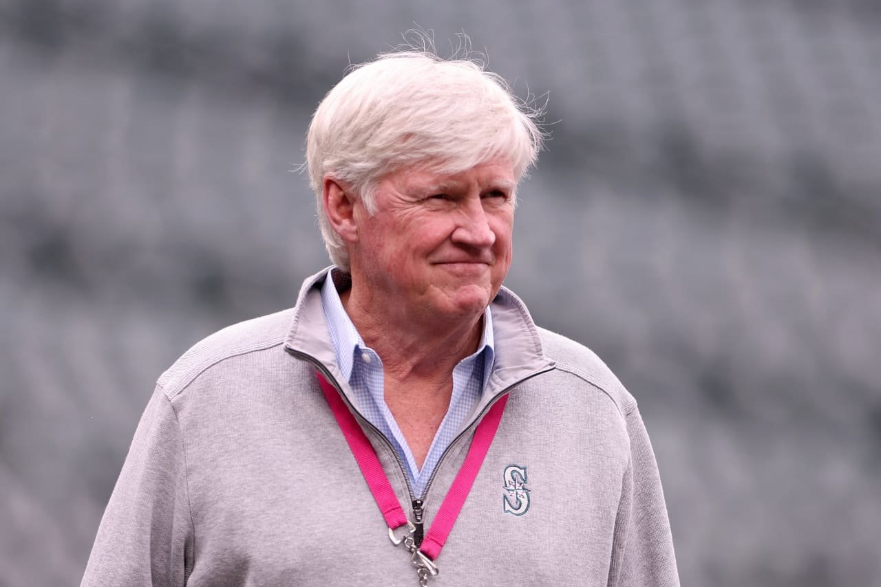 Will Microsoft’s stock finally rebound? A board member just bet $2 million on a turnaround.