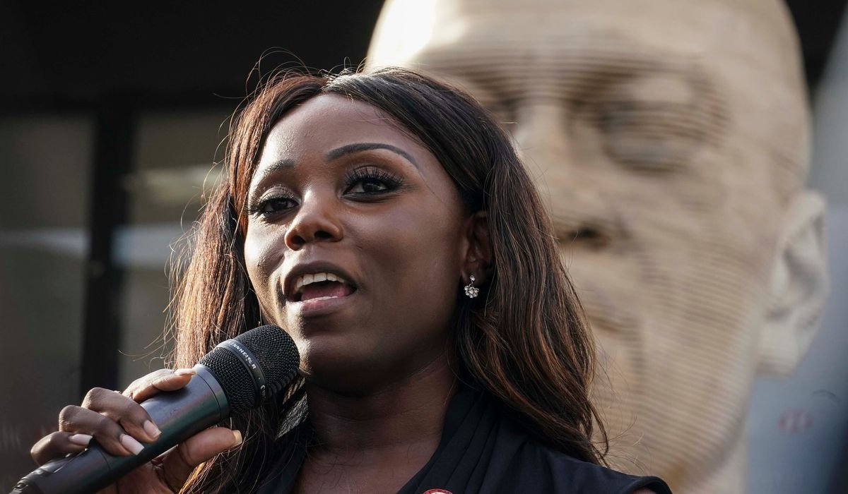 Feds probe whether NYC Council member, Hochul aide took bribes to help migrant shelter provider