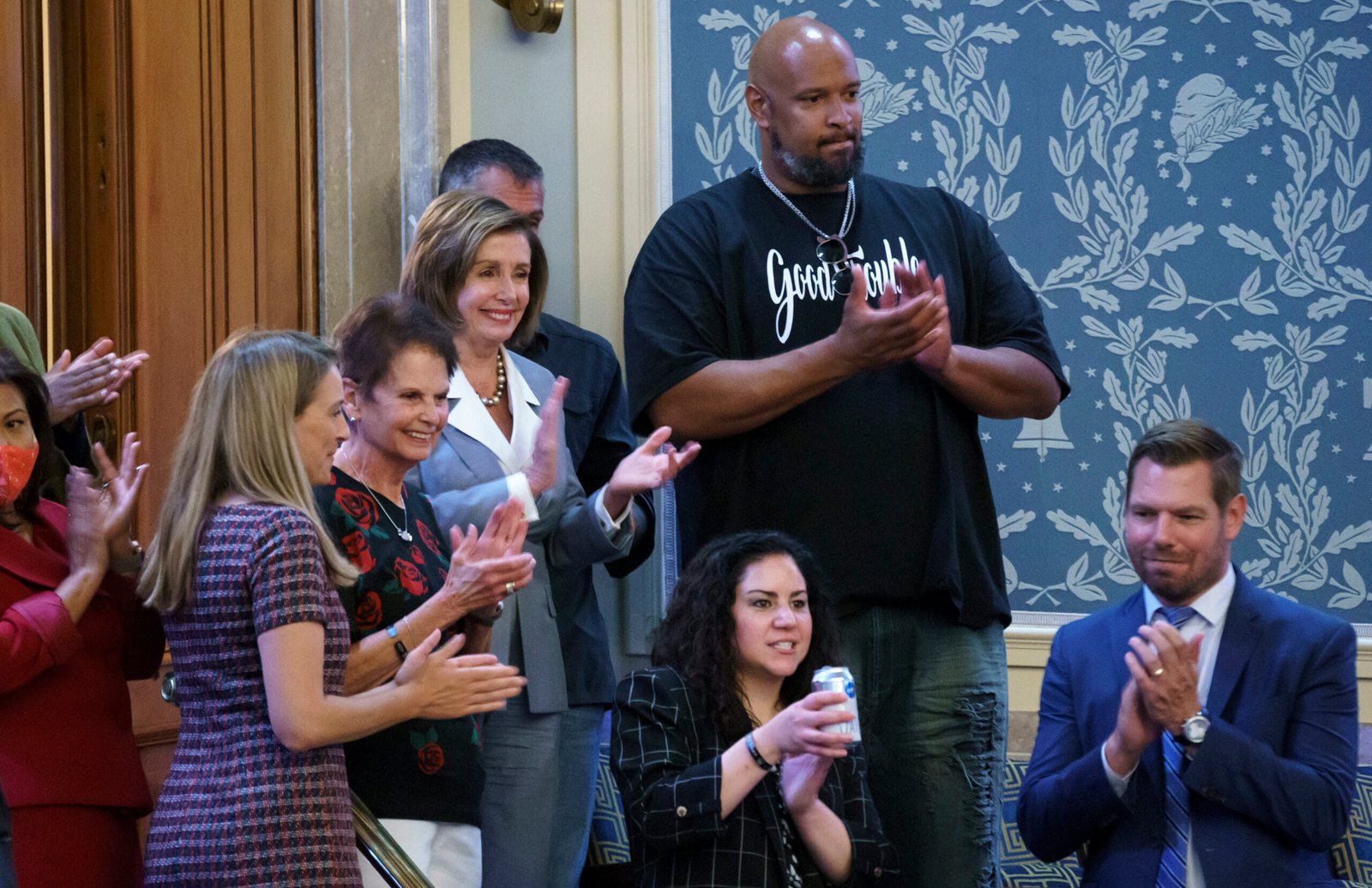 Pelosi backs former Capitol Police officer over Hoyer’s preferred successor in Maryland