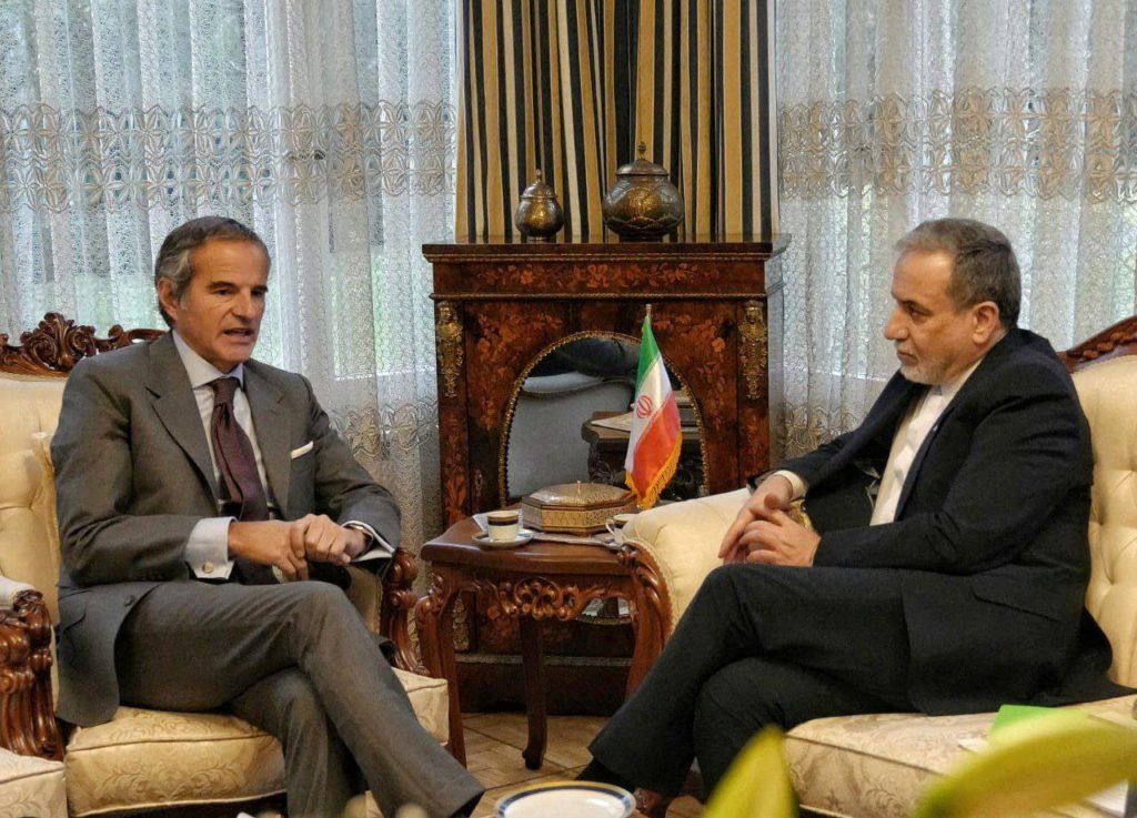 Iranian FM Araqchi meets with IAEA Director General Grossi in Geneva