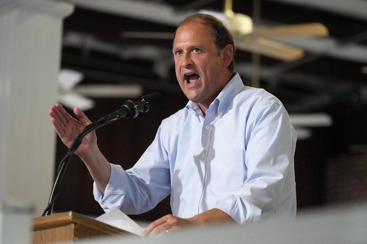 Barr keeps his cash lead in Kentucky Senate GOP primary - Live Updates