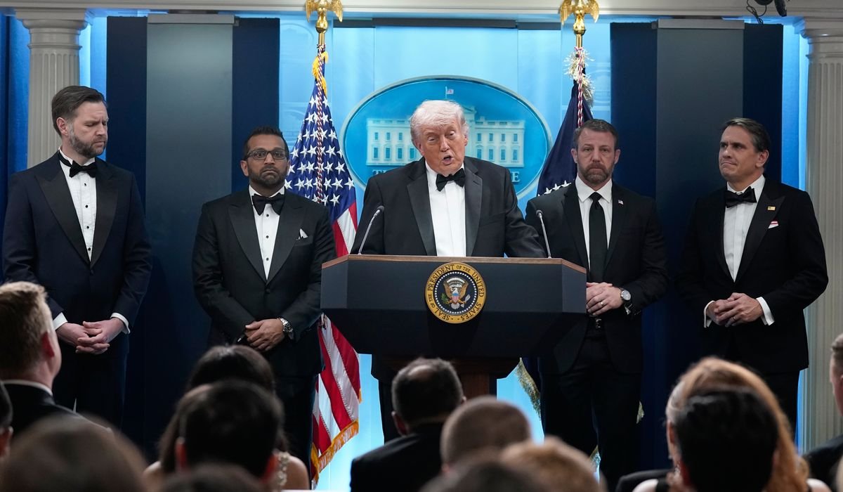 Trump strikes conciliatory tone with press after WHCA shooting incident