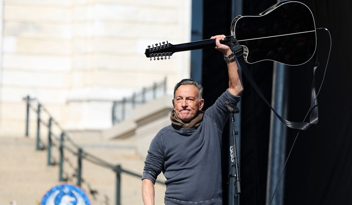 Trump urges his supporters to boycott Bruce Springsteen concert tour