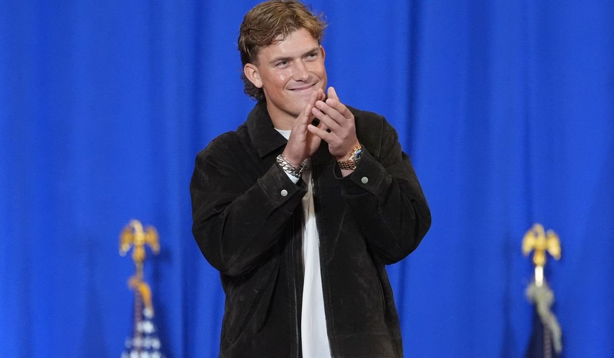 Giants teammates split as Jaxson Dart introduces Trump at New York rally