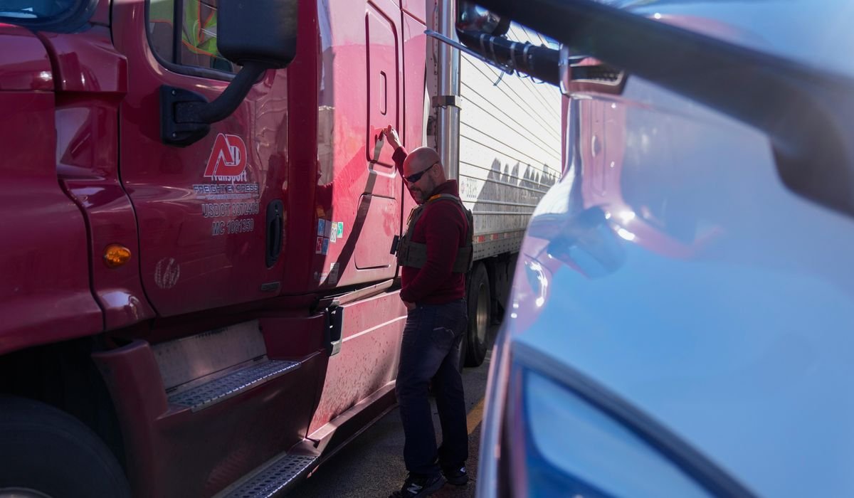 Border Patrol operation nabs three dozen illegal immigrants driving semitrucks in Arizona