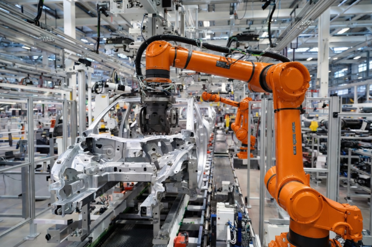 GM’s cobots enter the age-old factory automation debate